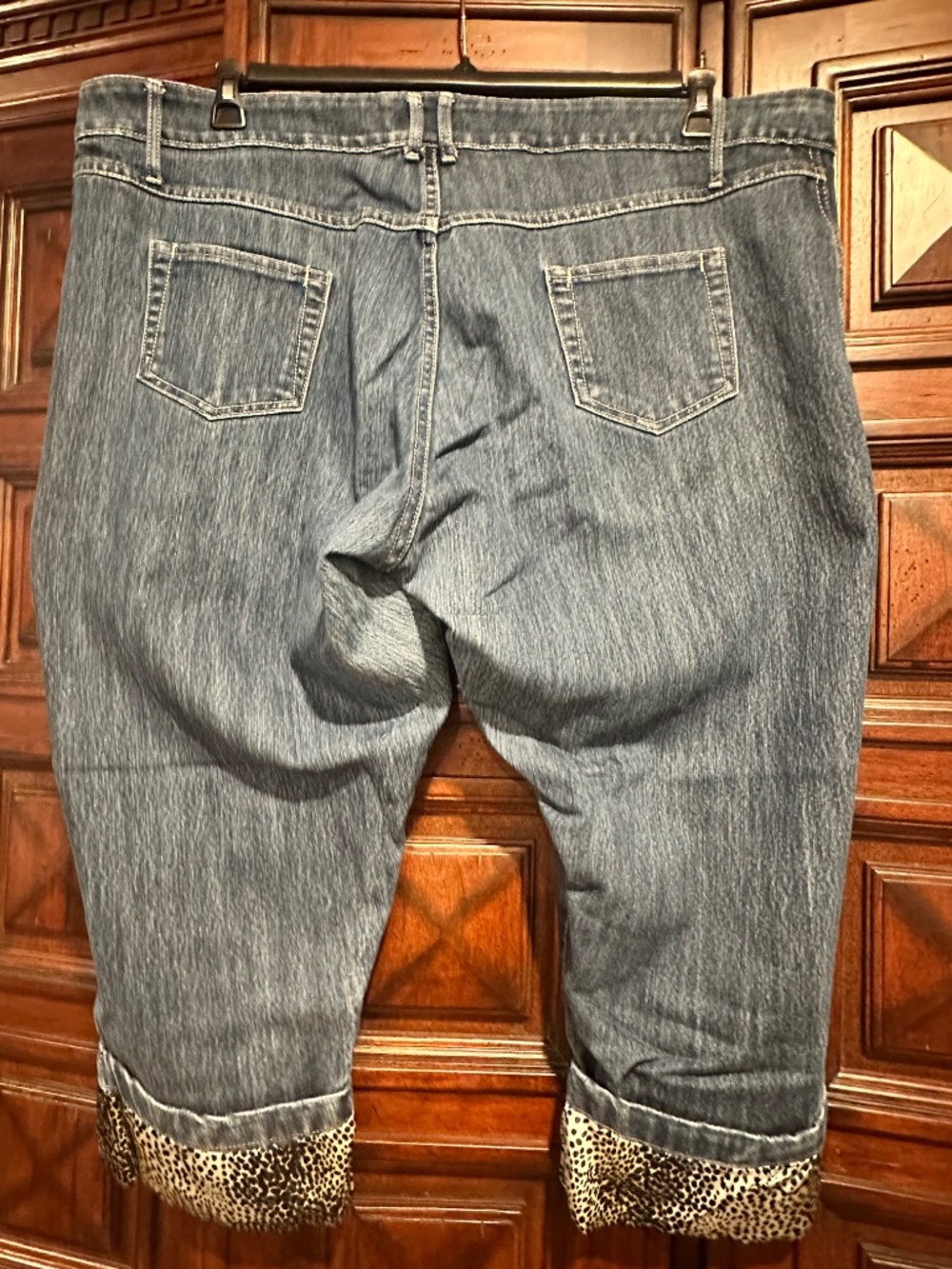 22 Marianne Denim Jean Capris Satin Cheetah print cuffs Stretchy Fun! - Picture 3 of 6